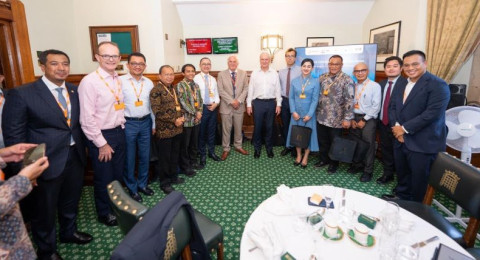 OJK Tegaskan Komitmen Perkuat Keuangan Berkelanjutan dan Bursa Karbon di Forum Internasional
